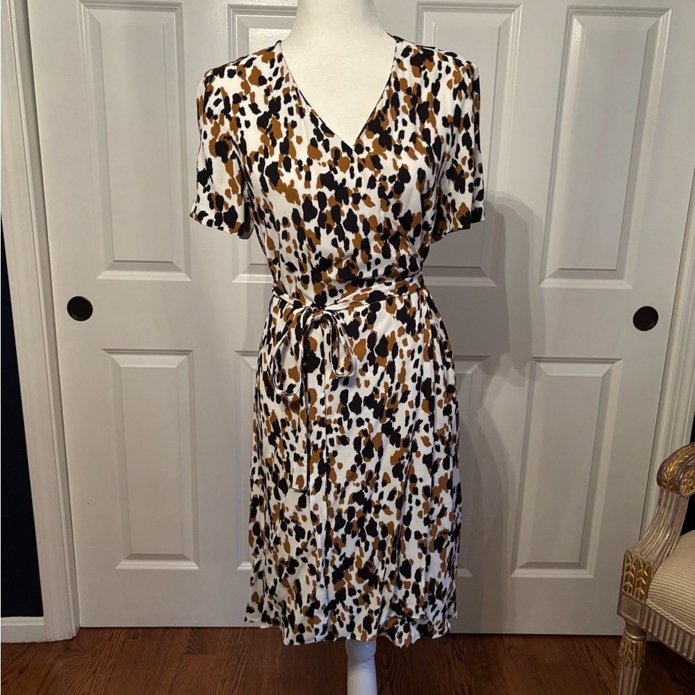 Diane Von Furstenburg classic wrap dress, size medium..